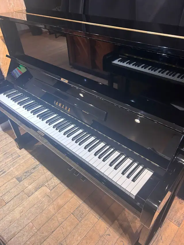 PIANO YAMAHA U1A (1984) in Pianos & Keyboards in City of Montréal - Image 2
