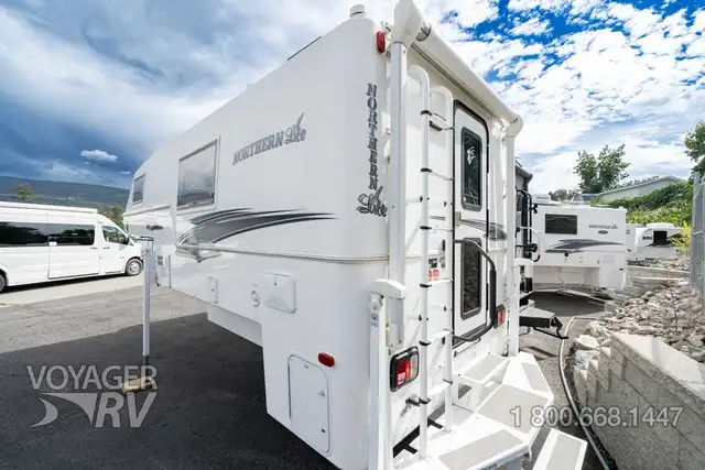 2017 Northern Lite Special Edition 10.2 in Travel Trailers & Campers in Kelowna - Image 4