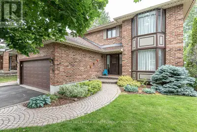 Great opportunity to rent a 4bed/4bath single-family home in the heart of Stittsville. Minutes to al...
