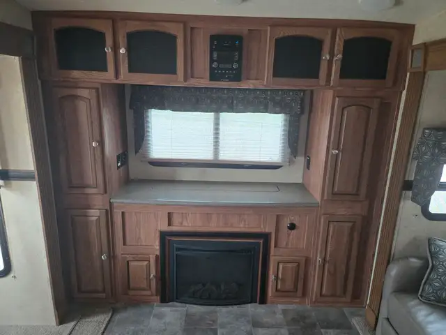 2016 Forest River FLAGSTAFF 8528 REWS in Travel Trailers & Campers in St. Albert - Image 21