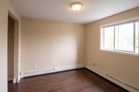 Comfortable 4-Bedroom Student Apartment at 24 Elm Street Available May 1, 2026! Find your ideal stud... (image 4)