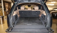 This Land Rover Range Rover has a dependable Twin Turbo Premium Unleaded V-8 4.4 L/268 engine poweri... (image 4)