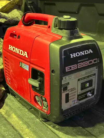 Honda Portable Generator Ultra-Quiet 2200i GFCI Model: EB2200iTC, View more