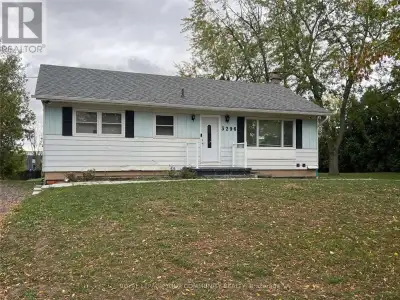 **FULLY FURNISHED** Newly Updated Bungalow With Premium Lot For Privacy & Fun. Located On Cul-De-Sac...