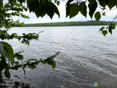 À 1 heure de Québec, magnifique terrain dans un lieu de villégiature, bien situé au lac Fortin dans...