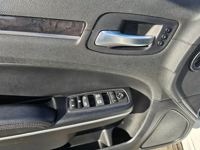 2023 Chrysler 300652756970858261216