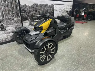 2019 Can-Am RYKER 900 RALLY VALISE ARRIERE ET PARE-BRISE!! 2019 CAN-AM RYKER 900 RALLY SEULEMENT 186...