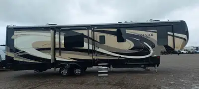 FULL BODY PAINT , A1 CONDITION INSIDE AND OUT !!! Specifications and Features: Exterior Length: 41.4...