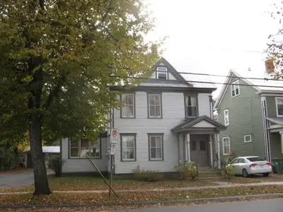3 BEDROOM - DOWNTOWN - AVAILABLE FOR RENT FEB 1ST