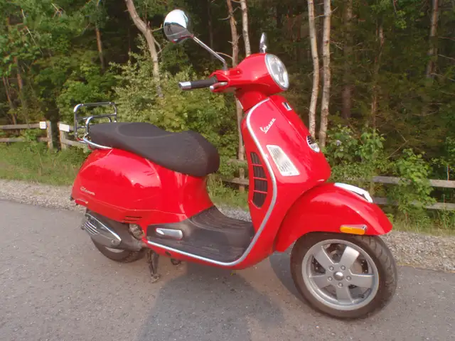 2006 Vespa 250 GTS ie scooter, for sale, mint condition. in Scooters & Pocket Bikes in City of Toronto - Image 3