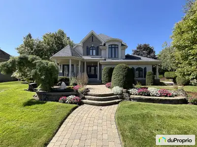 Un coin de campagne à la ville!!! COUP DE COEUR ASSURÉ * * OCCUPATION RAPIDE POSSIBLE * * COUR DE RÊ...