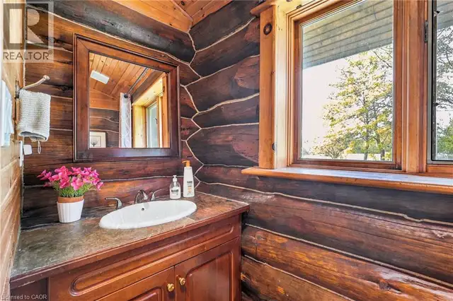 678 CHANTLER Road Pelham, Ontario in Houses for Sale in St. Catharines - Image 33