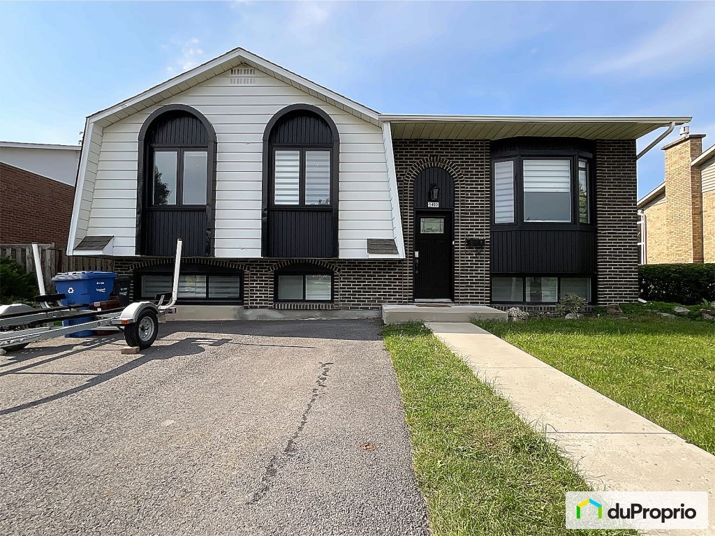 $750,000 - Bungalow for sale in Longueuil (St-Hubert) — photo 1