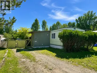 Affordable opportunity in Monarch Manufactured Home Park! This 1979, 2-bedroom, 1-bath mobile offers...