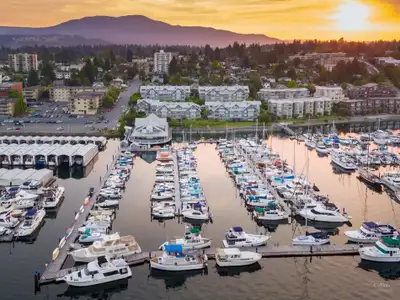 Newcastle Area Large Renovated 2bdm, 4th Floor, Corner, Views Ocean side building at 450 Stewart Ave...