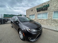 2018 CHRYSLER PACIFICA TOURING L + FULLY LOADED MINI-VAN WITH STOW N GO SEATS! QualiTee Motors offer... (image 2)