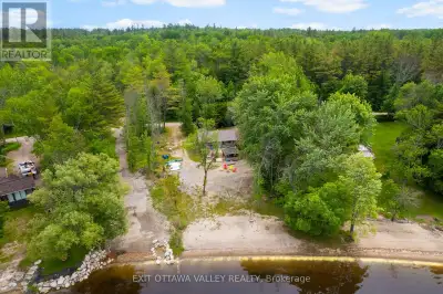 Welcome to 303 Gervais Road Your Ottawa Riverfront Retreat!This charming and fully renovated 4-seaso...