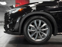 The 2021 INFINITI QX50 LUXE is a compelling compact luxury SUV that balances distinctive styling wit... (image 7)
