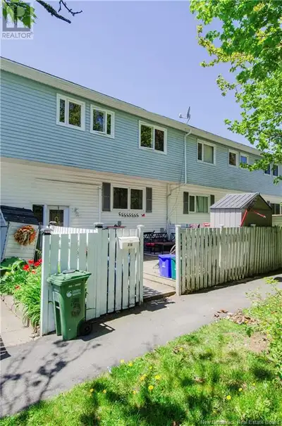 Welcome to 316 Tartan Street a 3-bedroom, 1-bath townhouse offering loads of potential in one of Sai...