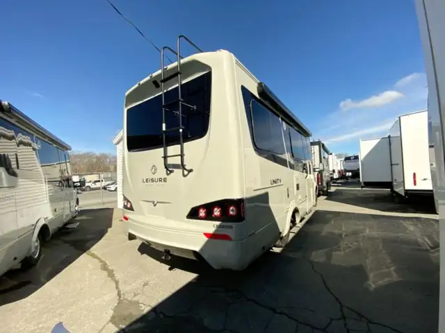 2026 Leisure Travel Unity U24CB in RVs & Motorhomes in Bedford - Image 10