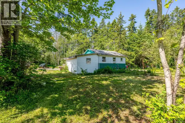 4399 Island Hwy S Courtenay, British Columbia in Houses for Sale in Comox / Courtenay / Cumberland - Image 35