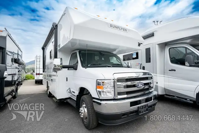 2027 Winnebago Sunflyer 22RS in Travel Trailers & Campers in Kelowna - Image 5