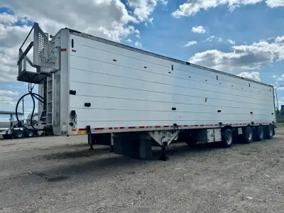 2022 Titan Quad axle, Keith HD 3.5" drive with high impact 2299 floor slats, barn doors, black roll...