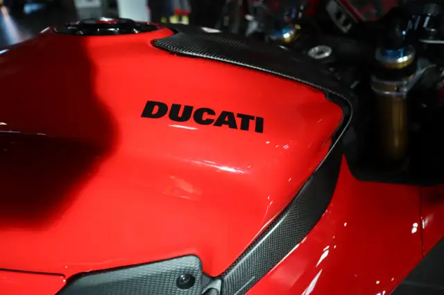 2025 Ducati Panigale V4 S Red in Street, Cruisers & Choppers in Edmonton - Image 4