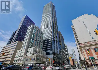 BBreathtaking southwest-facing 2-bedroom, 2-bathroom unit at Rosedale on Bloor Condos. One of the la...