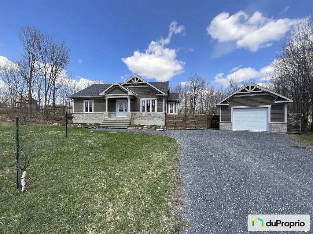 $640,000 - Bungalow for sale in Granby — photo 1