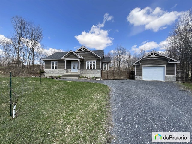 $640,000 - Bungalow for sale in Granby — photo 1
