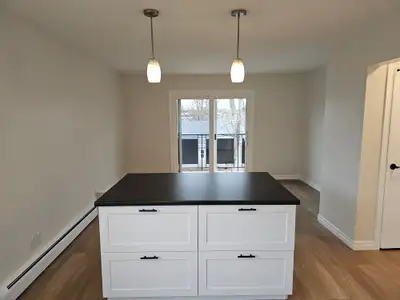 A low rise apartment building in beautiful Thorold. Close to the 406, many amenities as well as tran...