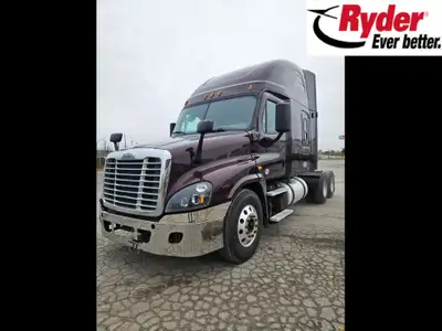 2019 Freightliner Cascadia 125 2019 FREIGHTLINER/MERCEDES CASCADIA 125 Tandem Axle Sleeper Tractor -...