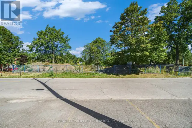 253 CUNNINGHAM AVENUE Ottawa, Ontario in Land for Sale in Ottawa - Image 12