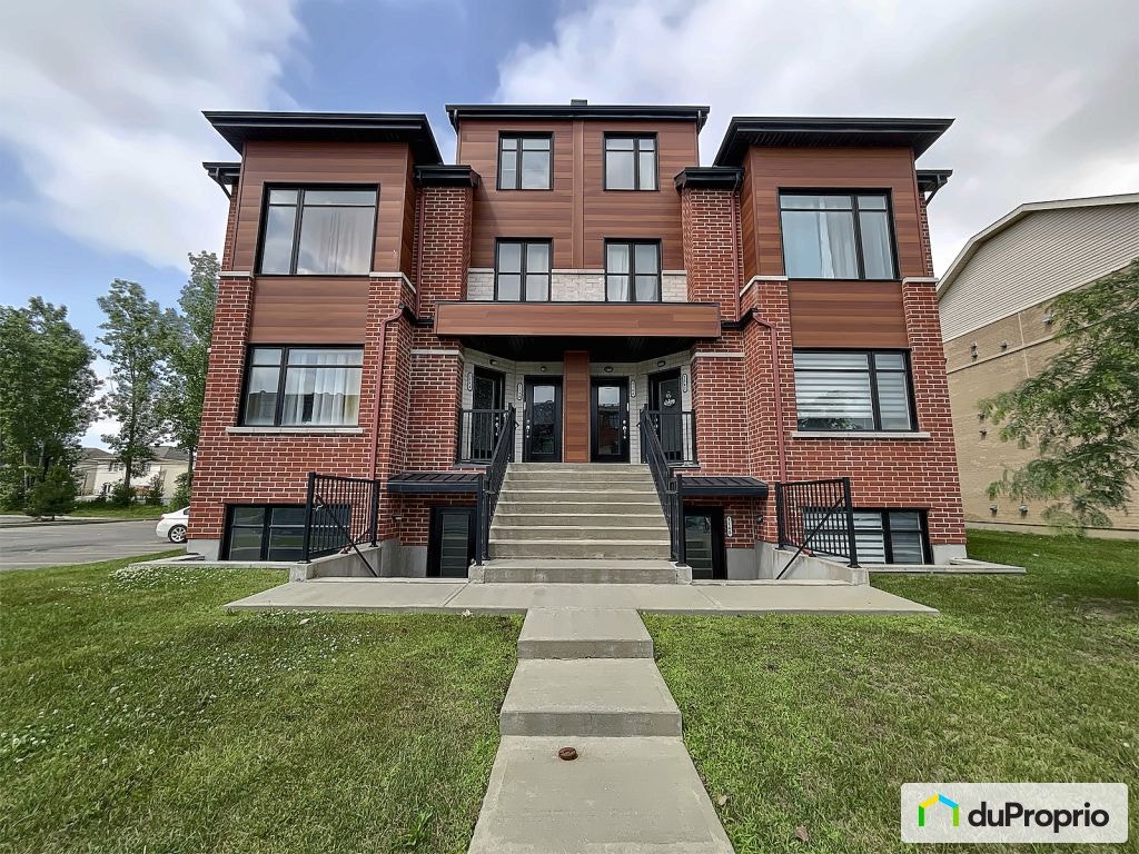 $1,350,000 - Triplex for sale in Ste-Rose — photo 1