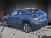 2022 Mazda MX-30 EV Le Mazda MX-30 EV 2022 GS est le premier véhicule entièrement électrique produit... (image 2)