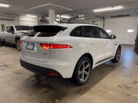 2017 Jaguar F-Pace 20d R-Sport AWD | Diesel | Panoramic Roof | Navigation This White F-Pace 20d R-Sp... (image 4)