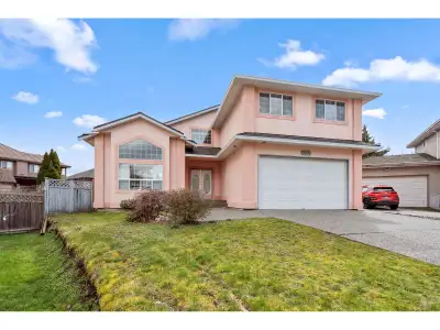 PRIVATE CUL-DE-SAC | Family Neighbourhood | Newer Roof (2022) | This CENTRALLY located home offers p...