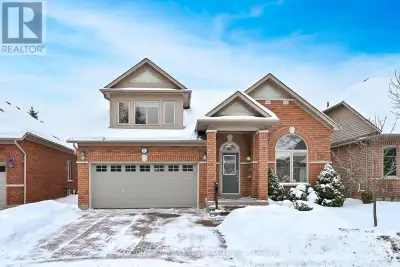 Watching for a special home in a great location?? Here it is! The ravine is behind and golf course i...