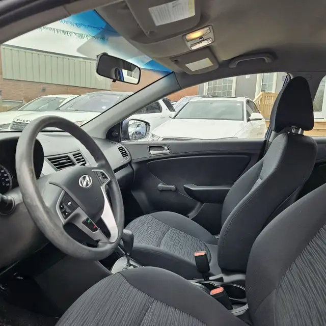 2017 Hyundai Accent SE in Cars & Trucks in St. Catharines - Image 8
