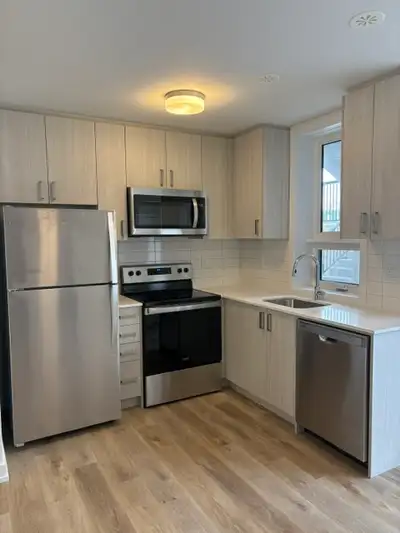 New One Bedroom Condo Close to schools, shopping and transit All 5 Appliances are included Outdoor s...