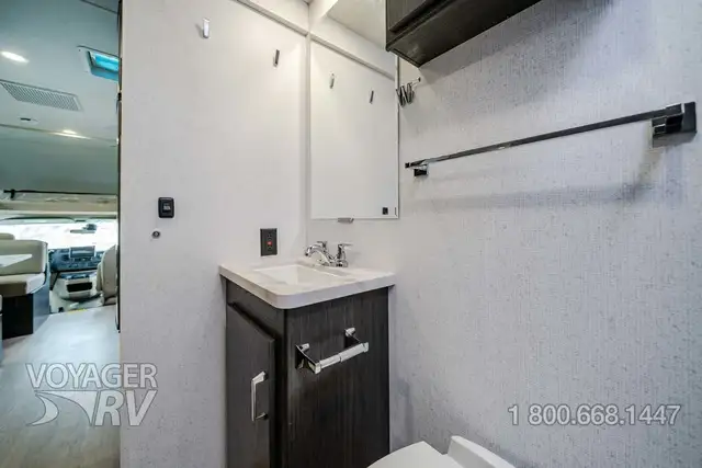 2027 Winnebago Sunflyer 22RS in Travel Trailers & Campers in Kelowna - Image 15