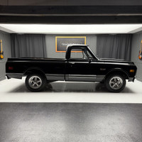 Check out this 1972 GMC 1500 Custom. This shortbox, standard cab is an absolute beauty! This truck h... (image 4)