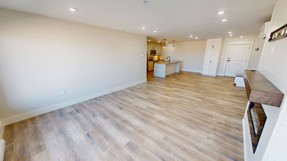 ON HOLD- 1ST MONTH FREE-OCT 1 - 3 BED/2BATH - BALCONY 4