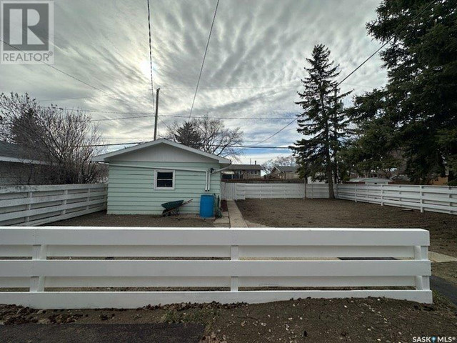 23 5 Street CRESCENT Kindersley, Saskatchewan in Houses for Sale in Saskatoon - Image 4