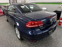 HARDTOP CONVERTIBLE - LOW MILEAGE We have a 2013 Volkswagen EOS Comfortline! This sporty convertible... (image 5)