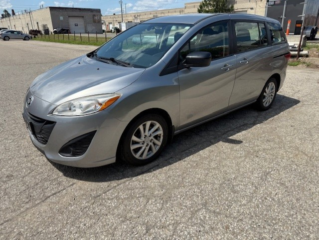 2012 mazda5 van in Cars & Trucks in Cambridge - Image 3