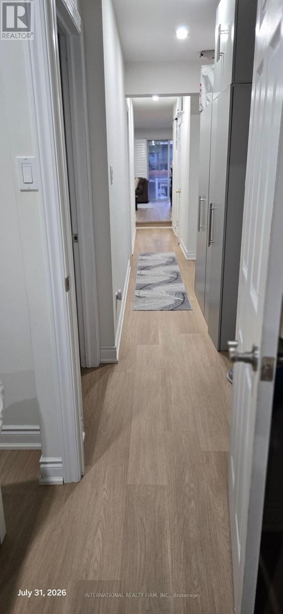 MAIN - 261 SOUDAN AVENUE Toronto (Mount Pleasant West), Ontario 5