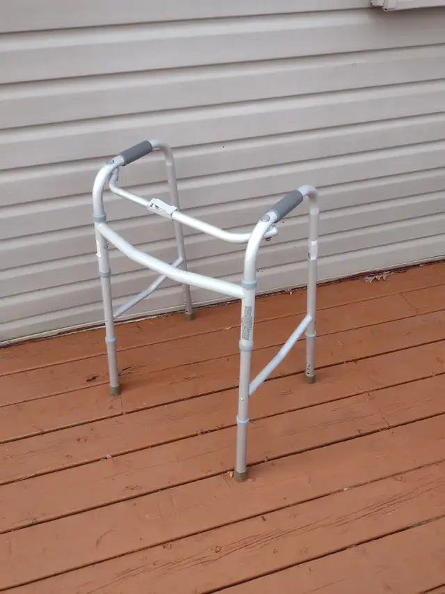 Folding Walker in Health & Special Needs in Barrie - Image 2