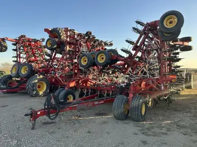60’ QDA w/ Double Shoot & 10in. Spacing, Mid Row Bander, Dry Fertilizer, Parallel Link, 3/4in. Knife...